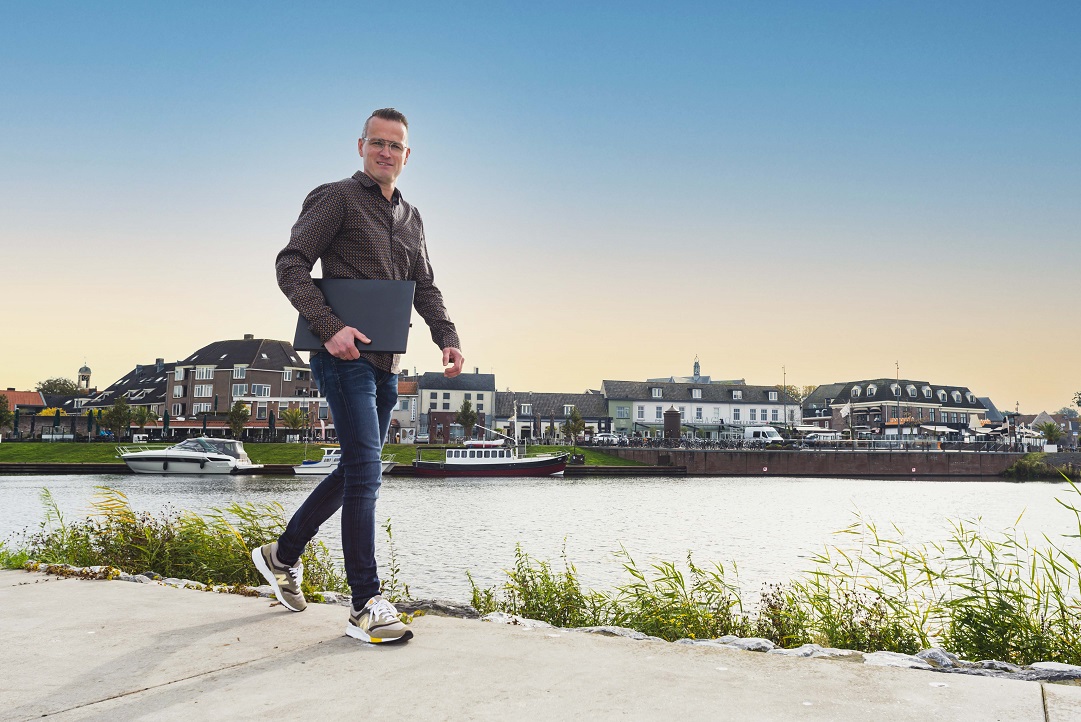 Jacco Bronkhorst aan de haven van Harderwijk